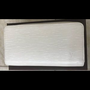 White Louis Vuitton wallet